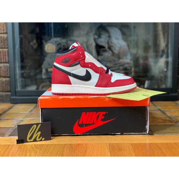 Size 6y 7.5w Air Jordan 1 Retro High OG “Chicago Lost & Found” Basketball Sneake - Picture 3 of 6